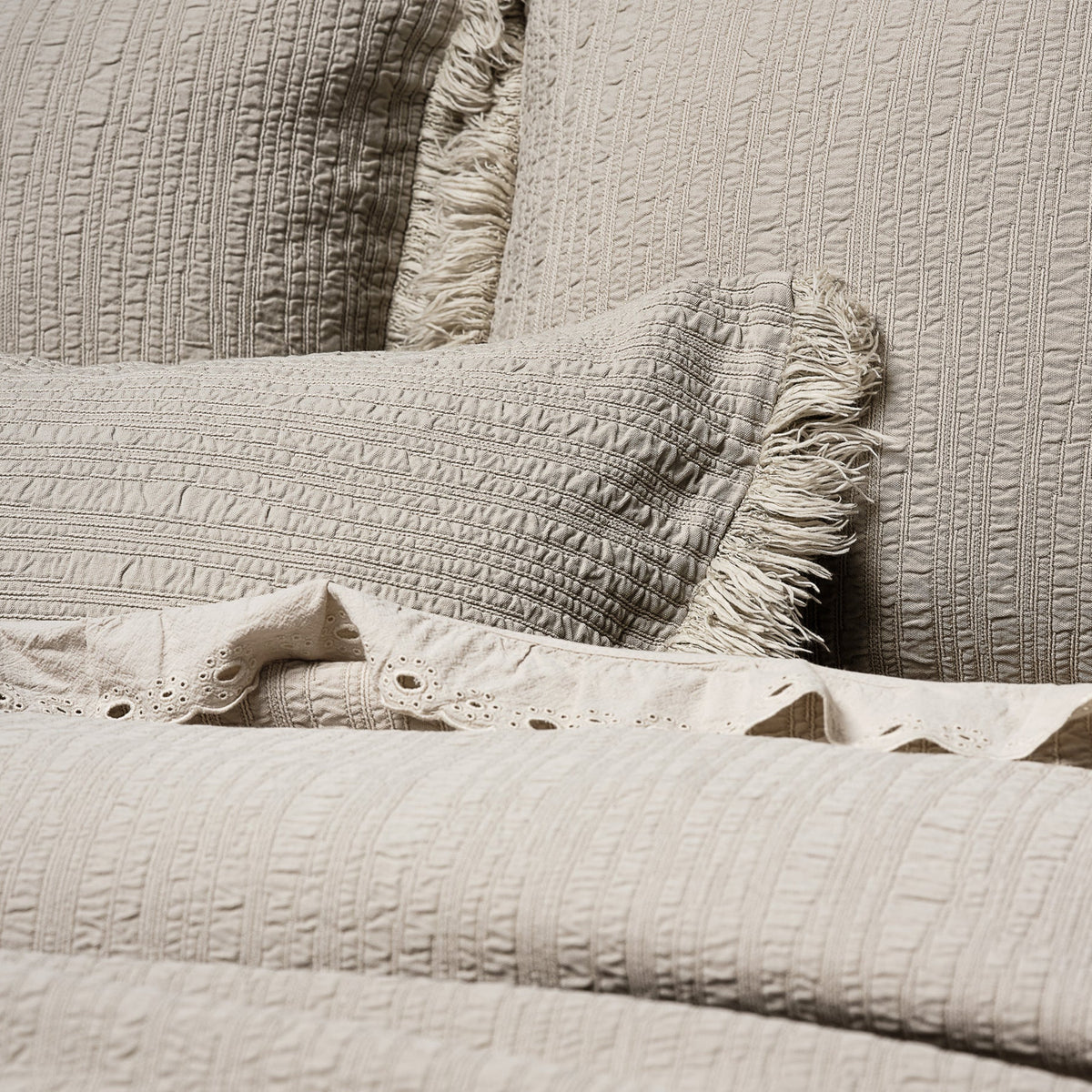 Colcha Ambiance color beige para cama Casa Seconda