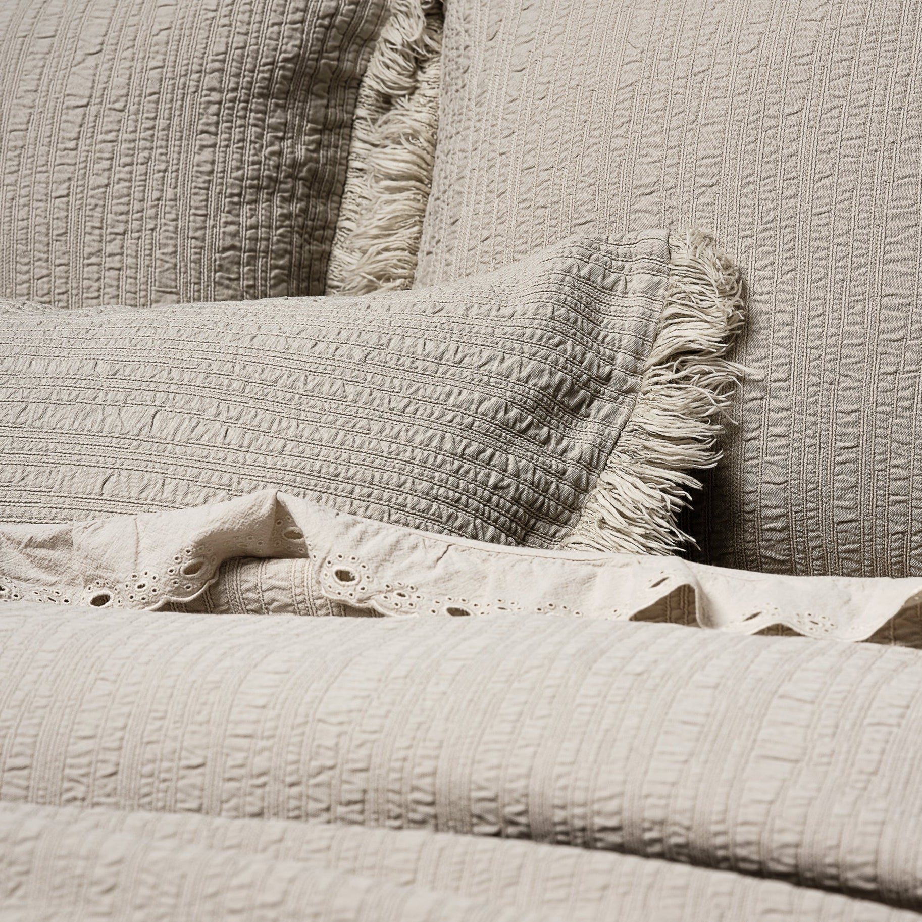 Colcha Ambiance color beige para cama Casa Seconda