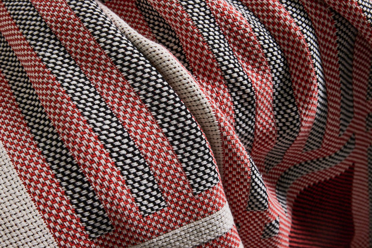 Detalle de plaid Comarca color naranja Casa Seconda